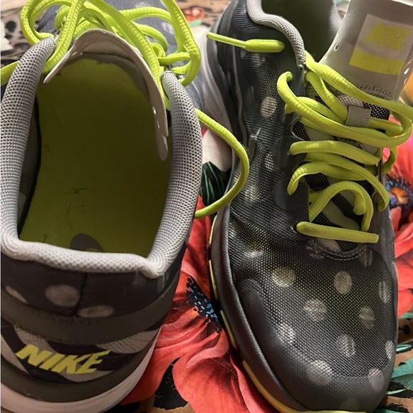 Womens Nikes size 8.5 - Picture 6 of 6